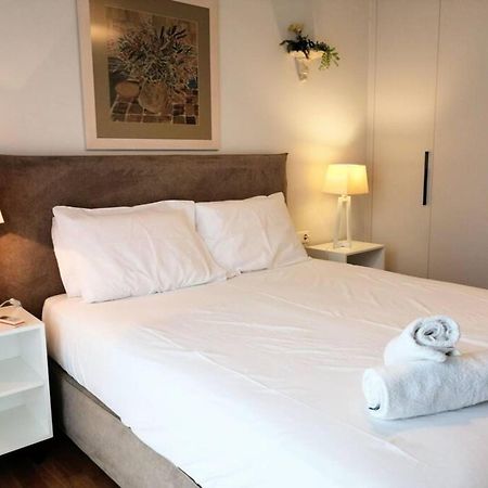 Elegant Apartment In Acropolis Atene Esterno foto