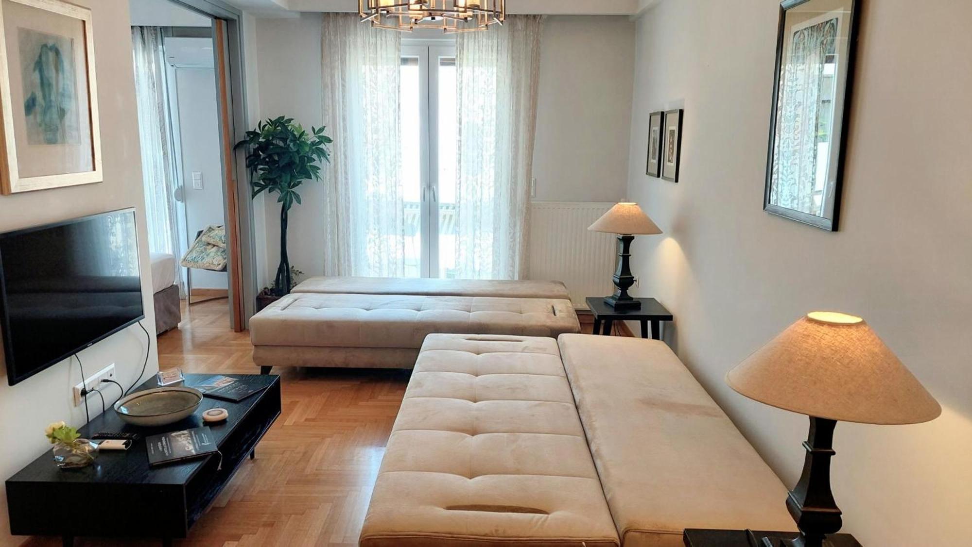 Elegant Apartment In Acropolis Atene Esterno foto