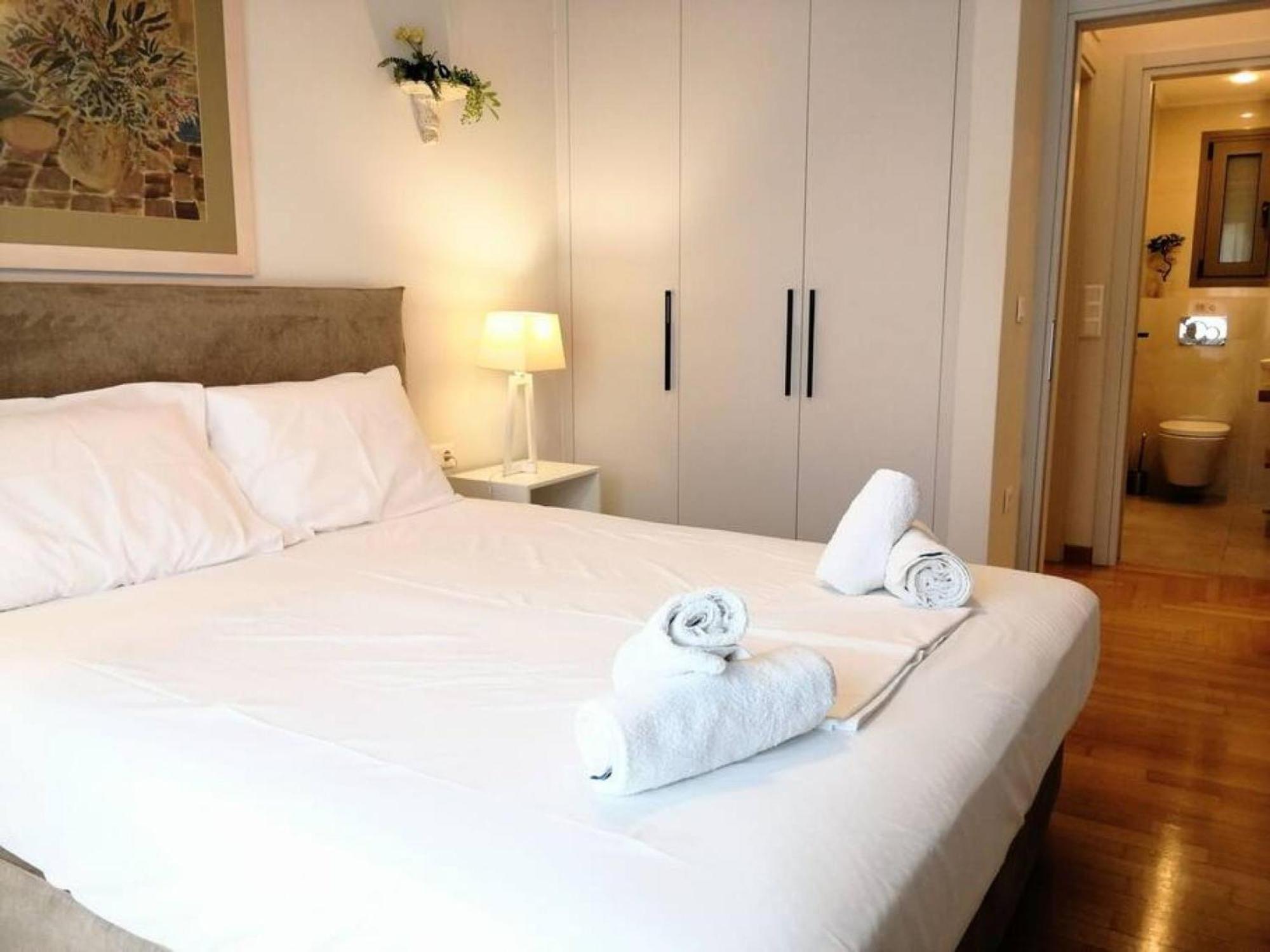 Elegant Apartment In Acropolis Atene Esterno foto