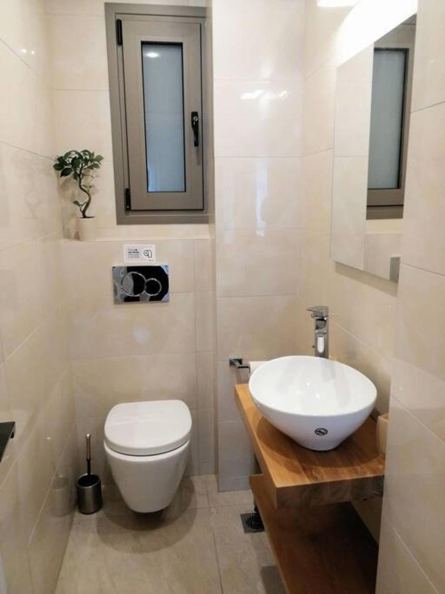 Elegant Apartment In Acropolis Atene Esterno foto