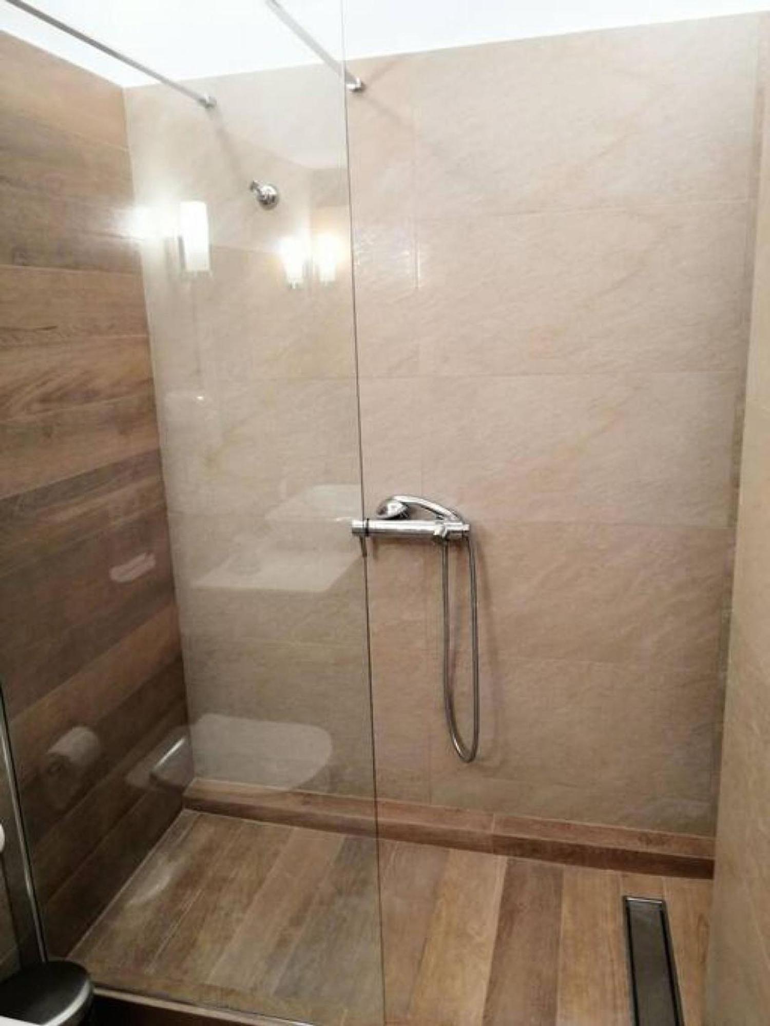 Elegant Apartment In Acropolis Atene Esterno foto