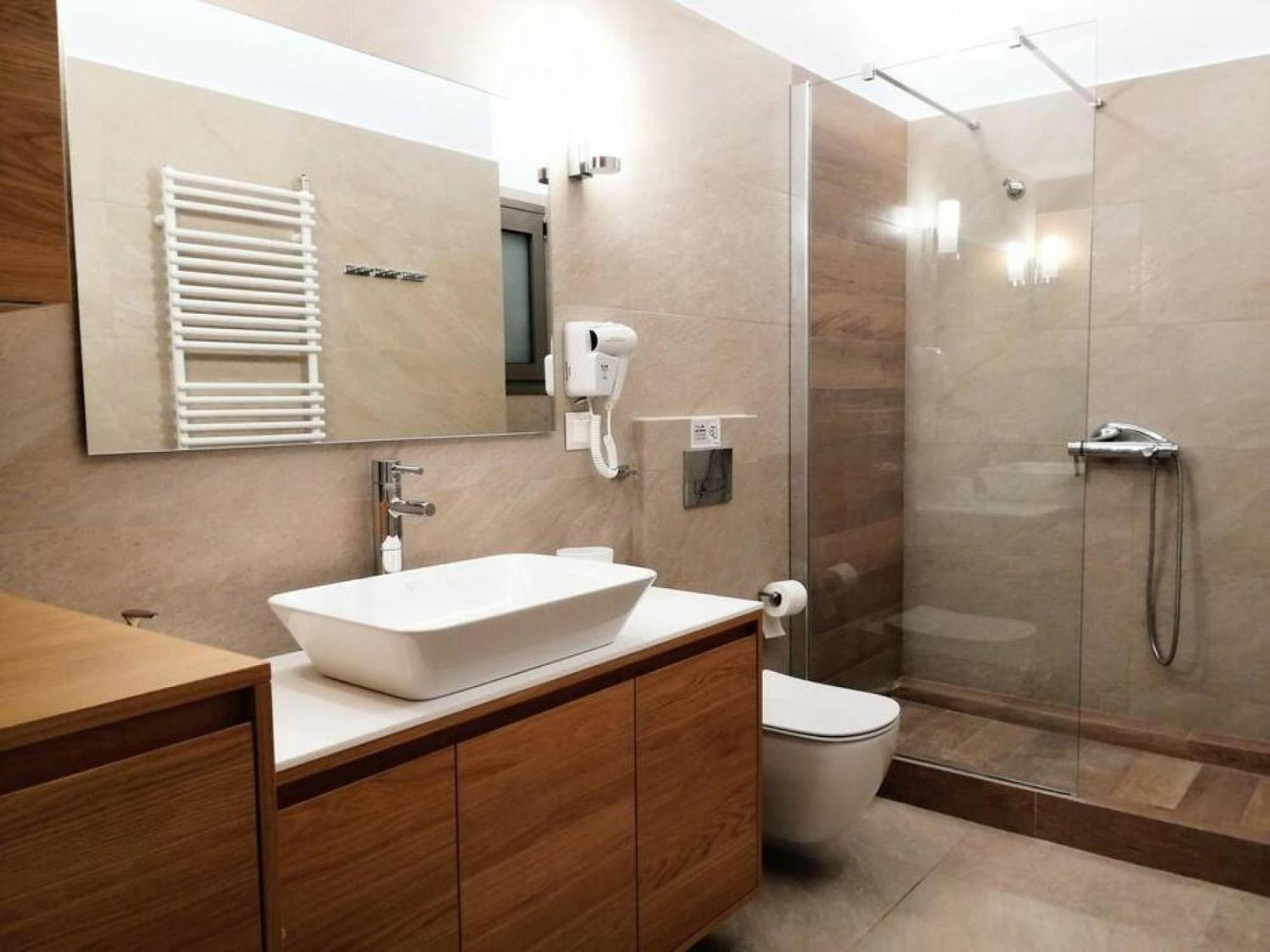 Elegant Apartment In Acropolis Atene Esterno foto