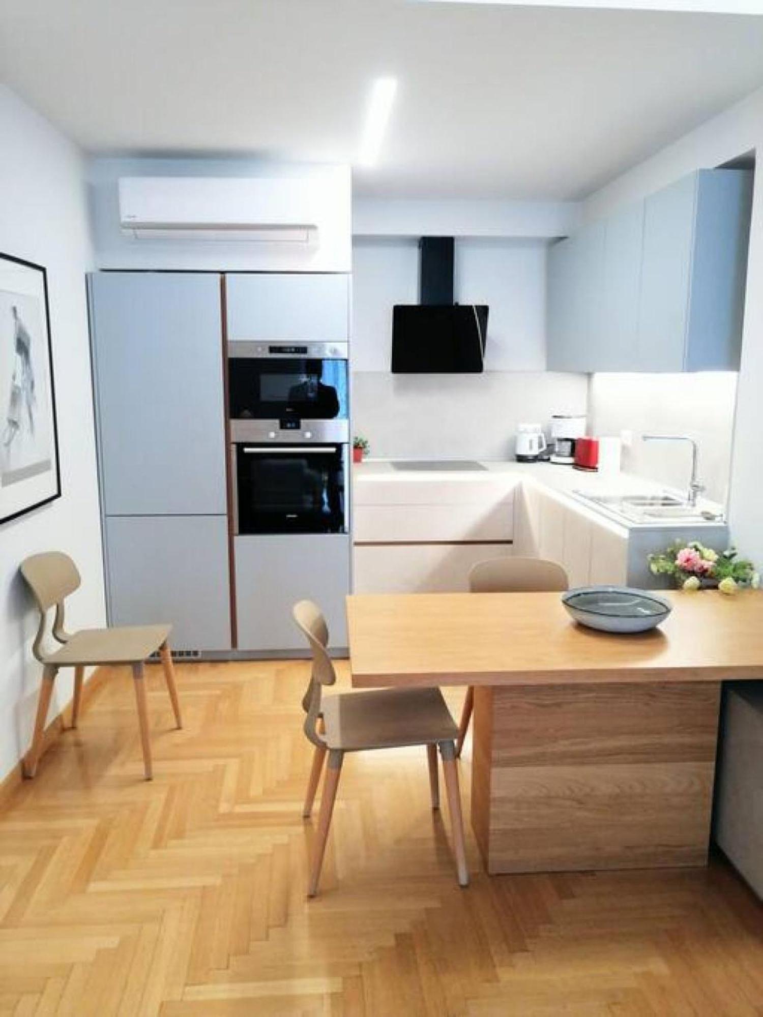 Elegant Apartment In Acropolis Atene Esterno foto