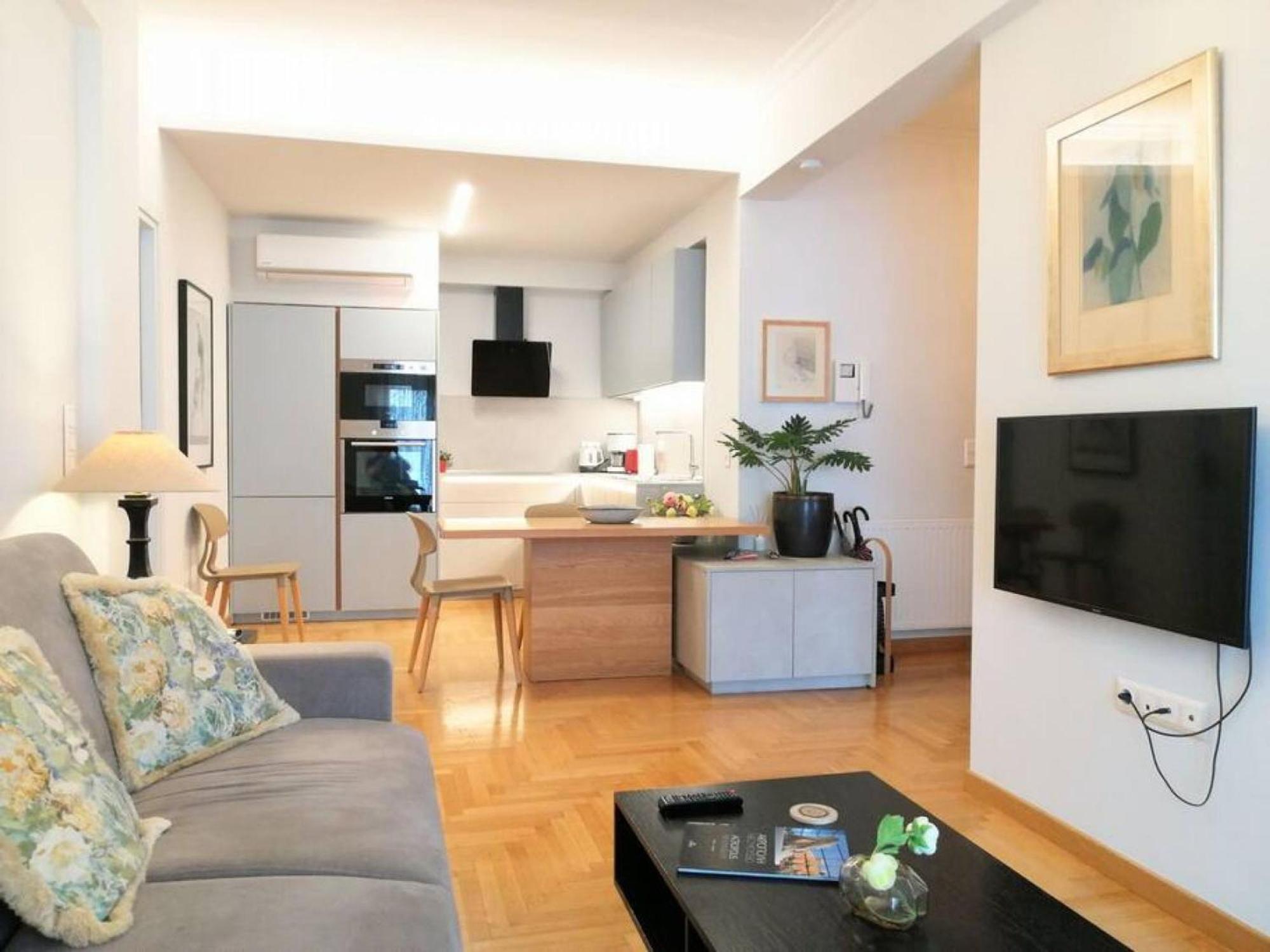 Elegant Apartment In Acropolis Atene Esterno foto