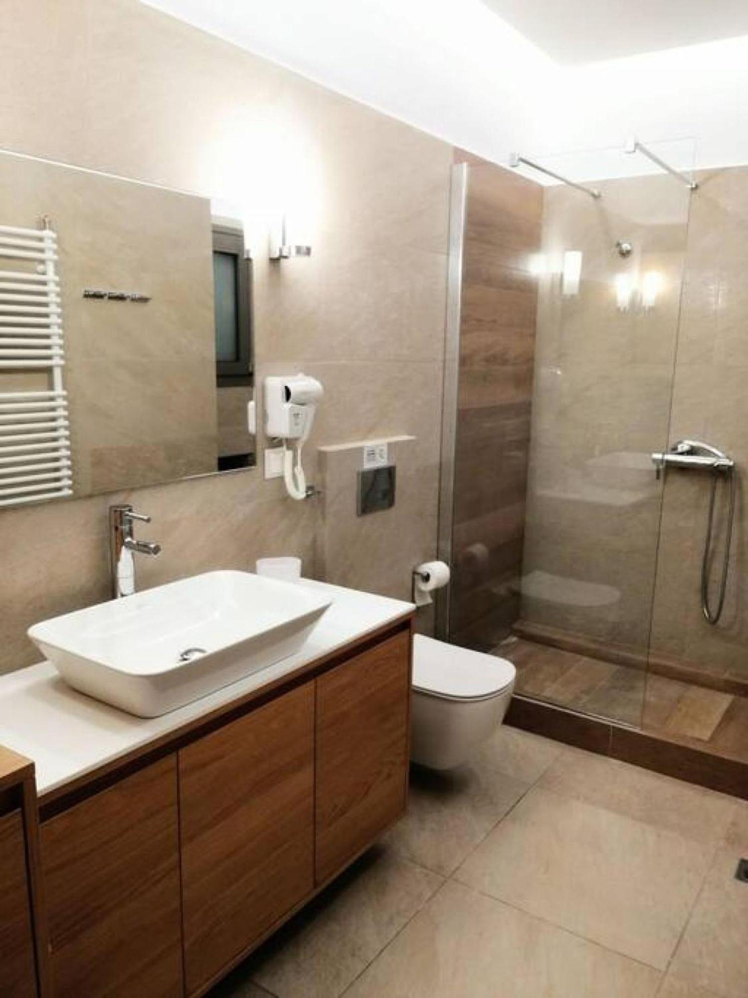 Elegant Apartment In Acropolis Atene Esterno foto